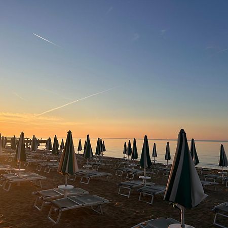 Hotel Palm Beach Lido di Jesolo Esterno foto