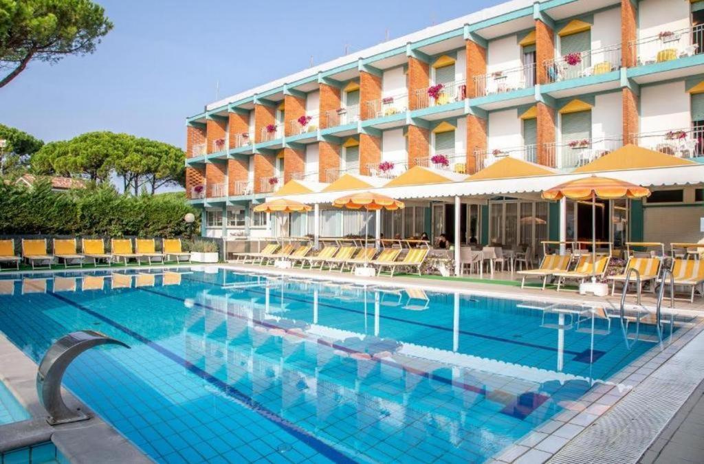 Hotel Palm Beach Lido di Jesolo Esterno foto