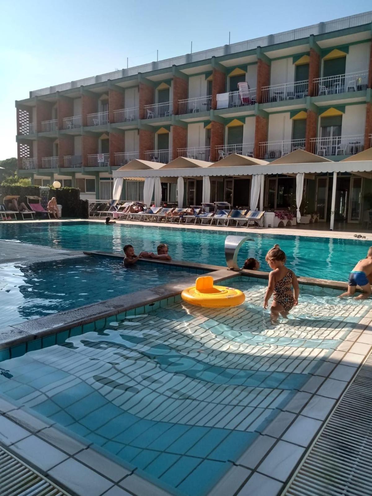 Hotel Palm Beach Lido di Jesolo Esterno foto