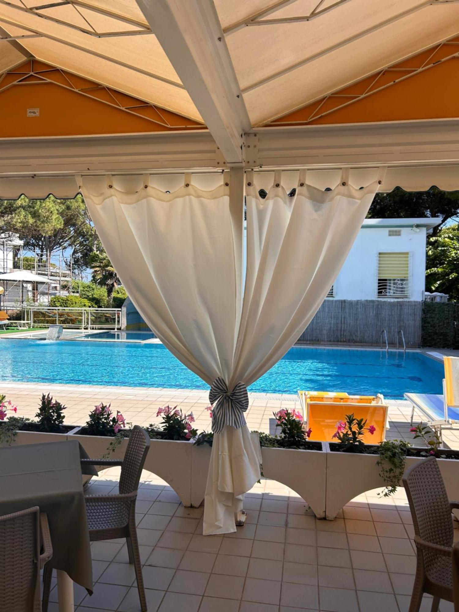 Hotel Palm Beach Lido di Jesolo Esterno foto